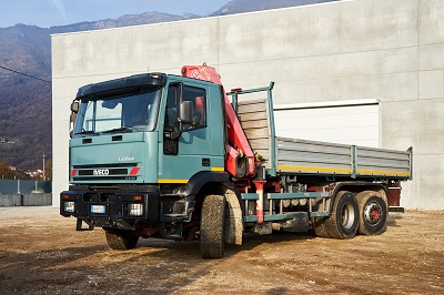AUTOCARRO 3 ASSI CON GRÙ 26 TON